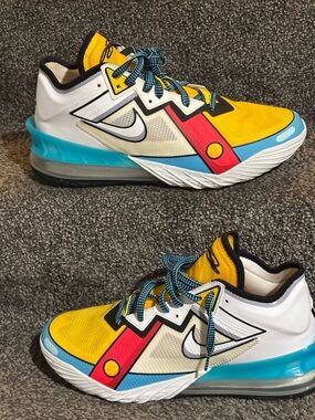 Nike LeBron 18 Stevie family guy size 12
